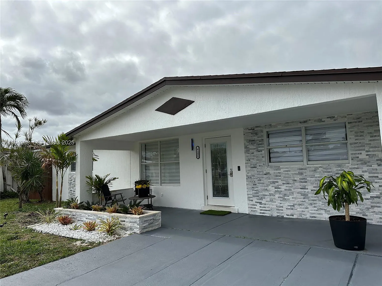 4 bed, 2.0 bath, 1718 sqft, $6,000 — Photo 2