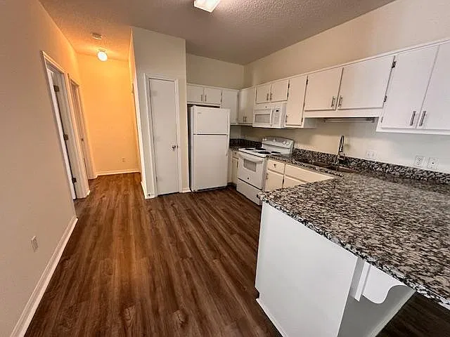 2 bed, 1104 sqft, $1,800 — Photo 4