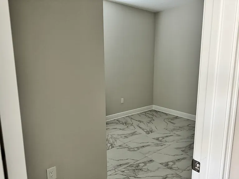 2531 W Walnut St — Photo 10