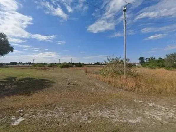 207 Pennfield ST, LEHIGH ACRES, FL 33974