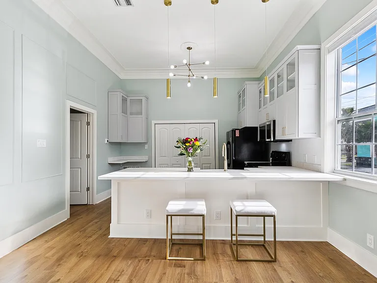 Kitchen with bar area