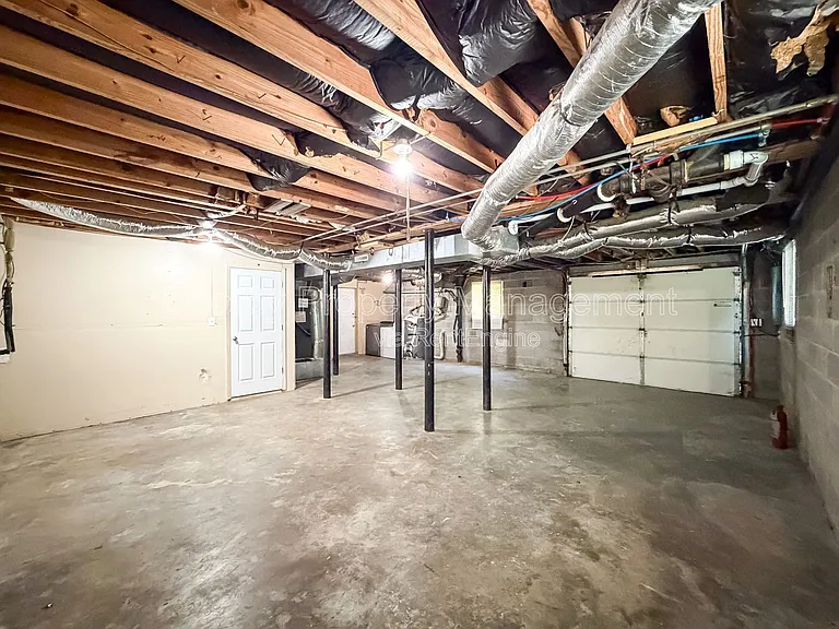 1127 Clermont Dr — Photo 19