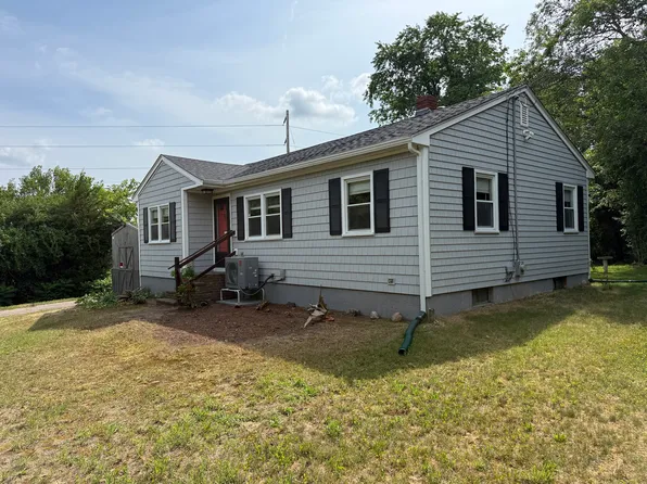 21 Bradford Ave, Kingston, MA 02364