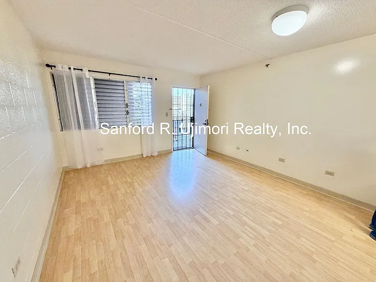 1074 Lunalilo St #305 — Photo 2