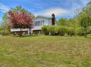 14 View Point Dr, Slate Hill, NY 10973