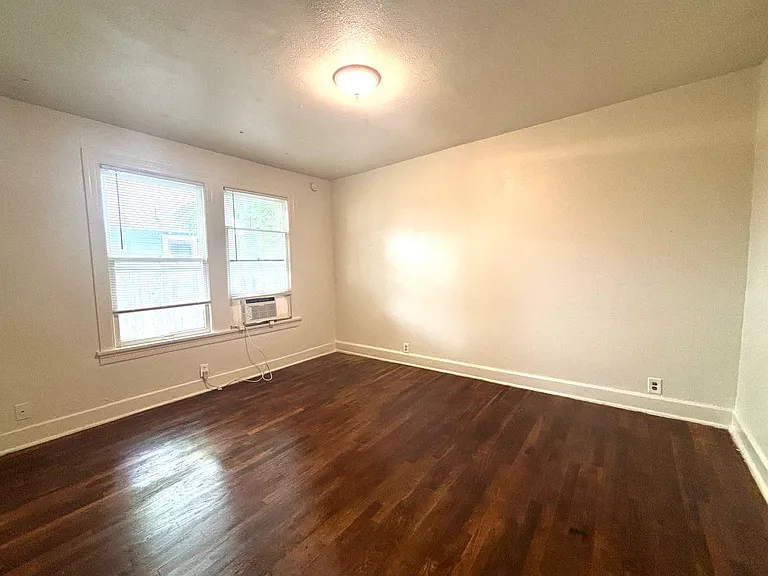 4910 Avenue H — Photo 25