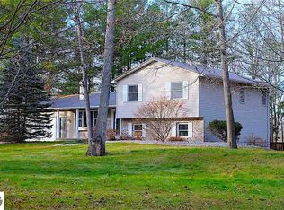 8463 Chippewa Trl, Mount Pleasant, MI 48858