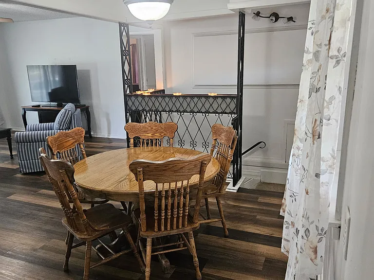 2431 N Somerset Ave — Photo 5