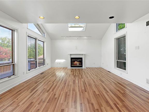 3rd image of 403 Louann St