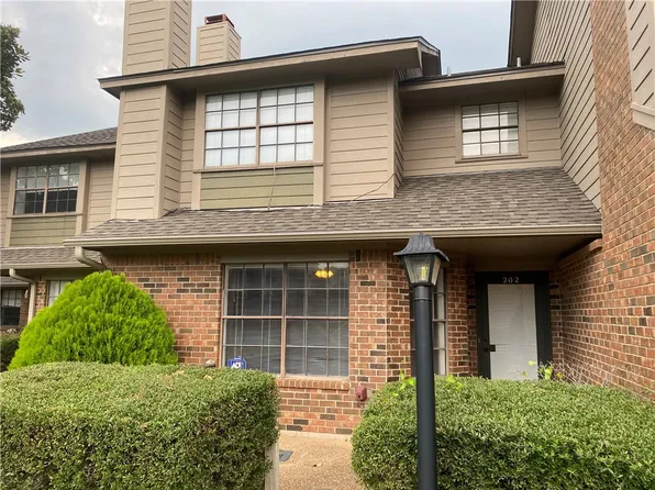 2400 Longmire Dr APT 202, College Station, TX 77845