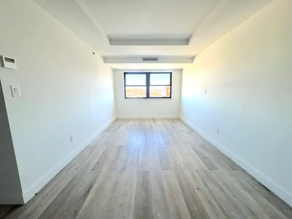 62-41 Forest Avenue image 1 of 10