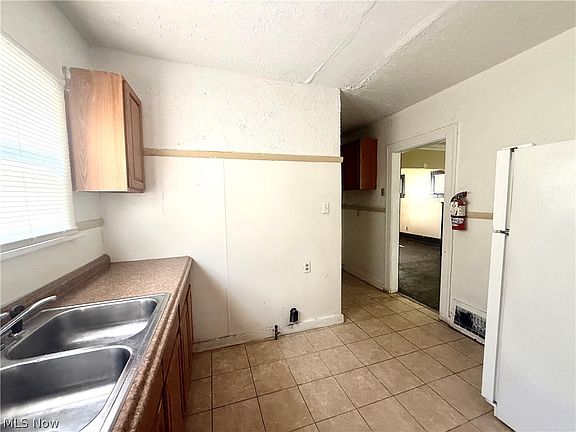 5th image of 15910 Arcade Ave