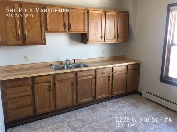 2228 W 3rd St #4, Duluth, MN 55806