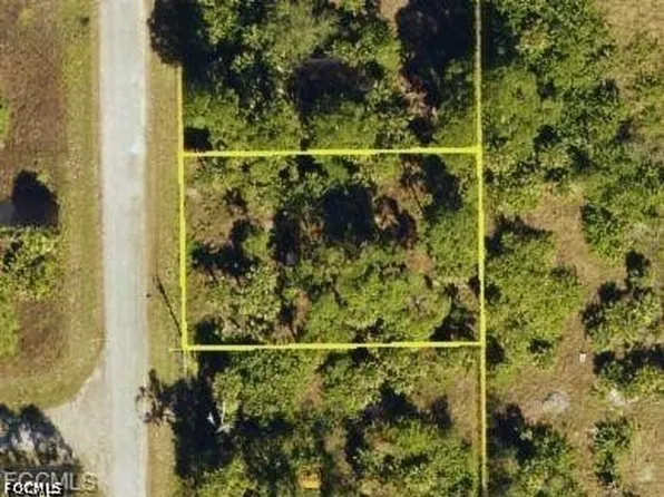 555 Naples Ave S, Lehigh Acres, FL 33974