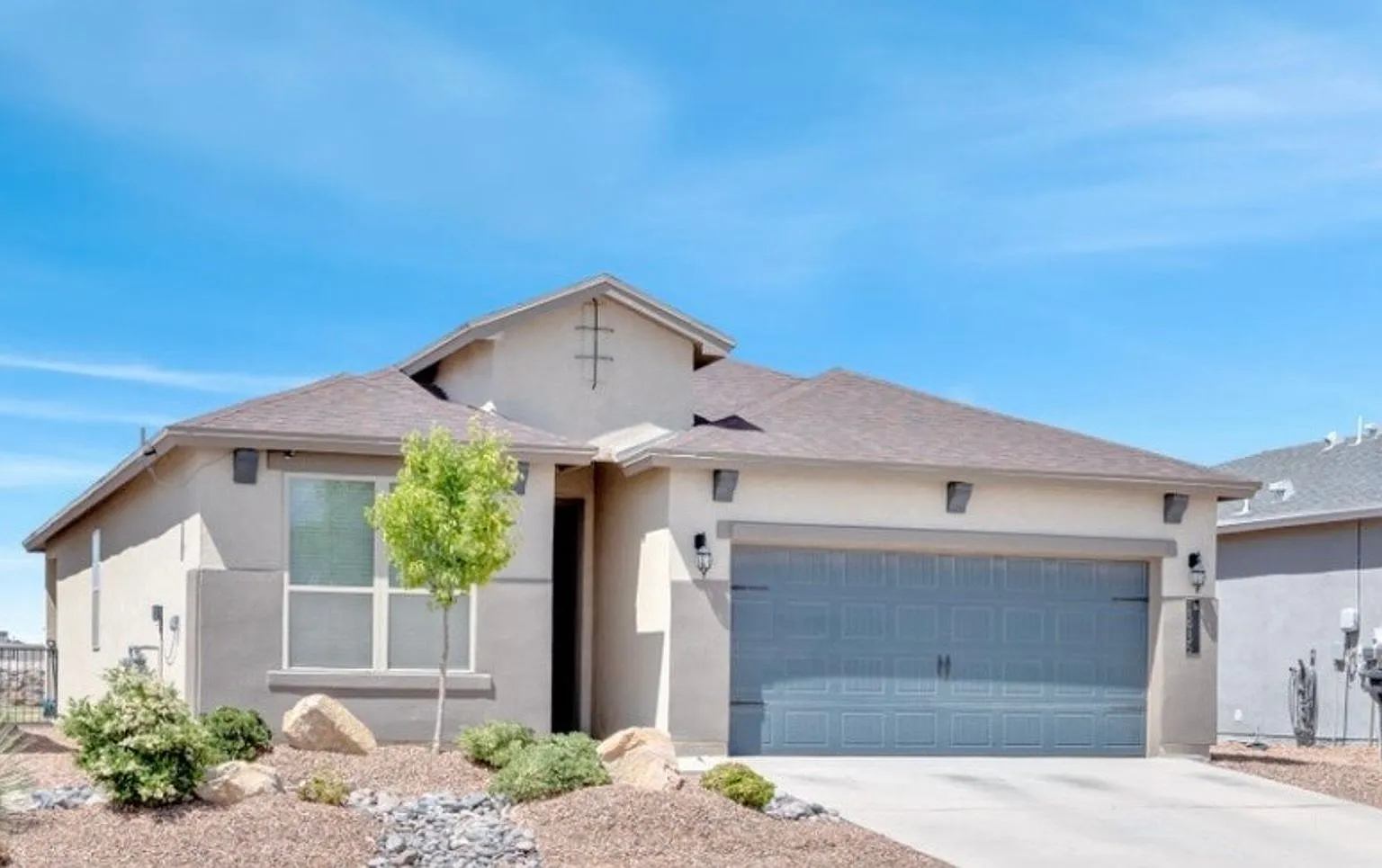 East El Paso 4bed/2bath Refrig A/C! — Photo 2