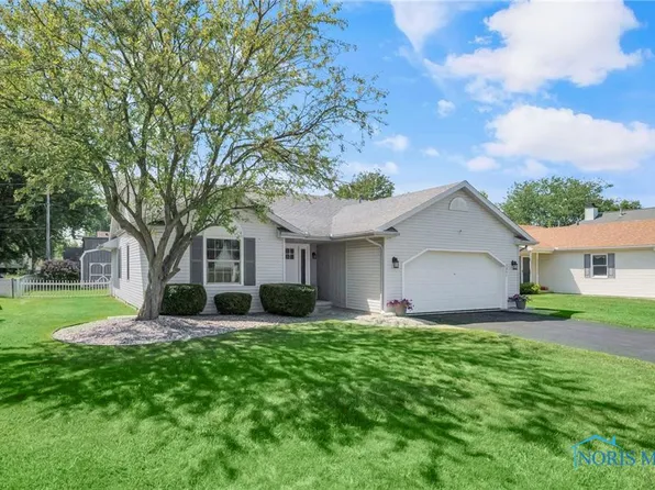 1951 Carvelle Dr, Northwood, OH 43619