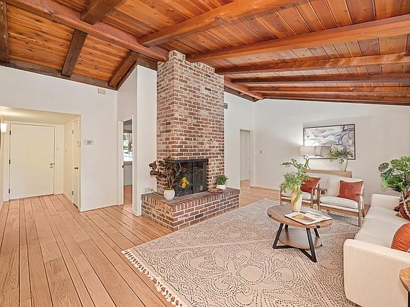 3rd image of 774 Hawthorn Ln