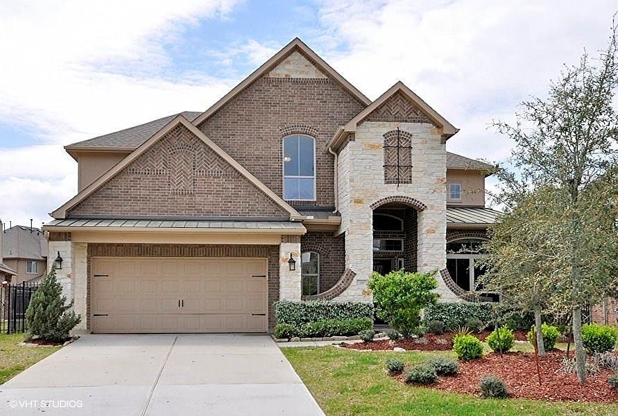 1st image of 39 S Greenprint Cir