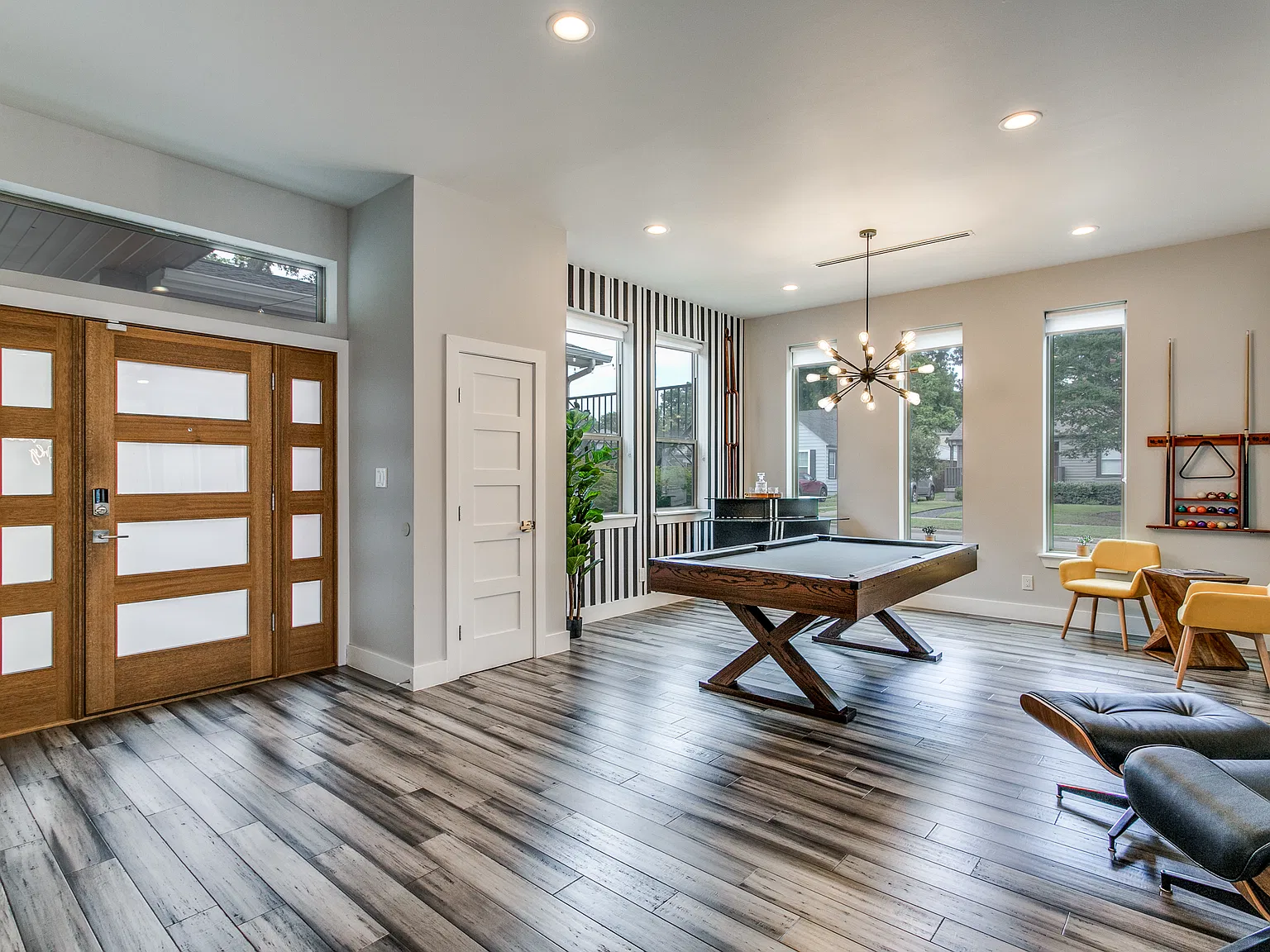 5 bed, 4.5 bath, 4000 sqft, $9,950 — Photo 4