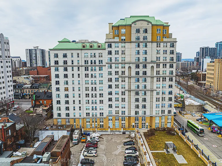 135 James St S #1401 — Photo 3
