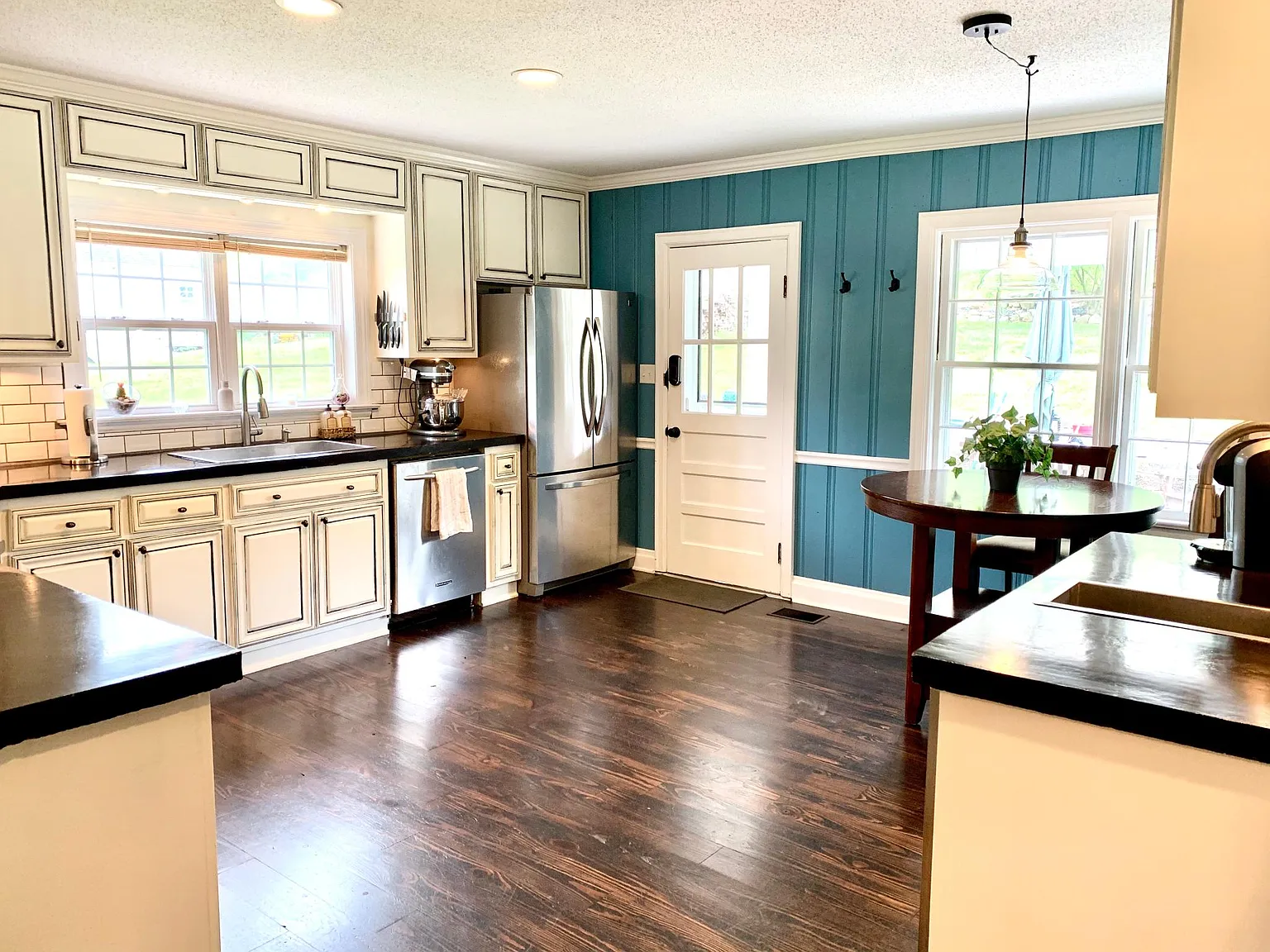 4 bed, 2.5 bath, 2244 sqft, $2,850 — Photo 2