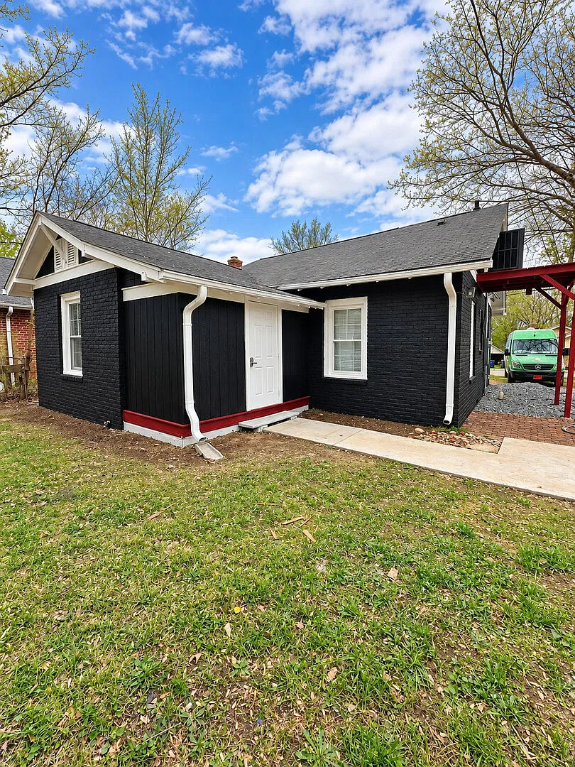 4 Beds | King | 85" TV | 5min to WSSU & Downtown — Photo 3