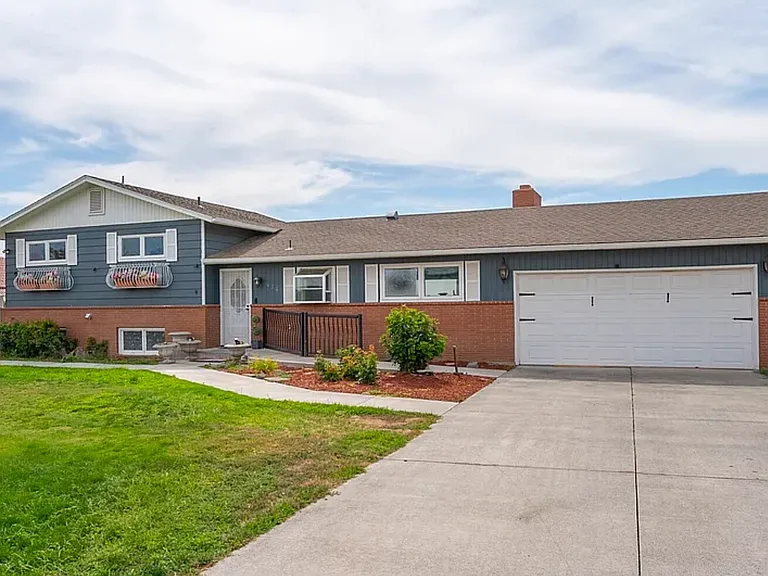 634 N Crestview Dr — Photo 2