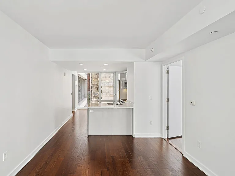 400 W 113th St #327 — Photo 8