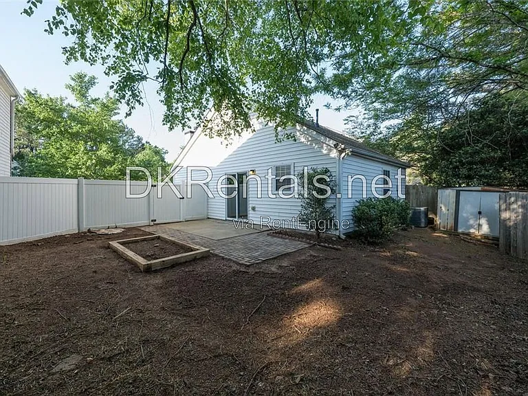 207 Daventry Way — Photo 13