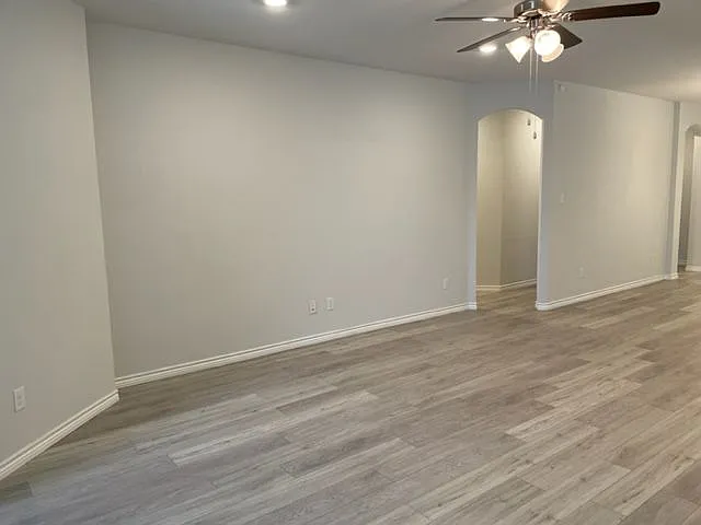 1051 Toledo Bend Dr — Photo 2