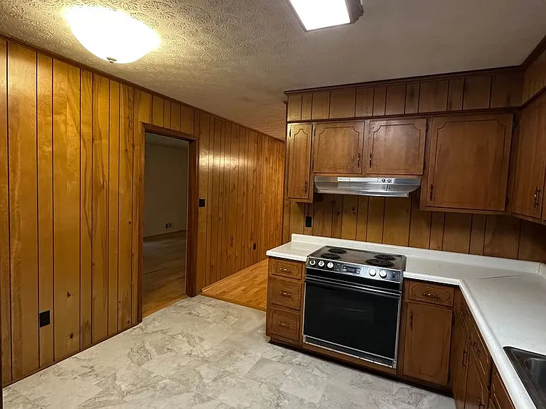 375 Segrest Cir — Photo 7