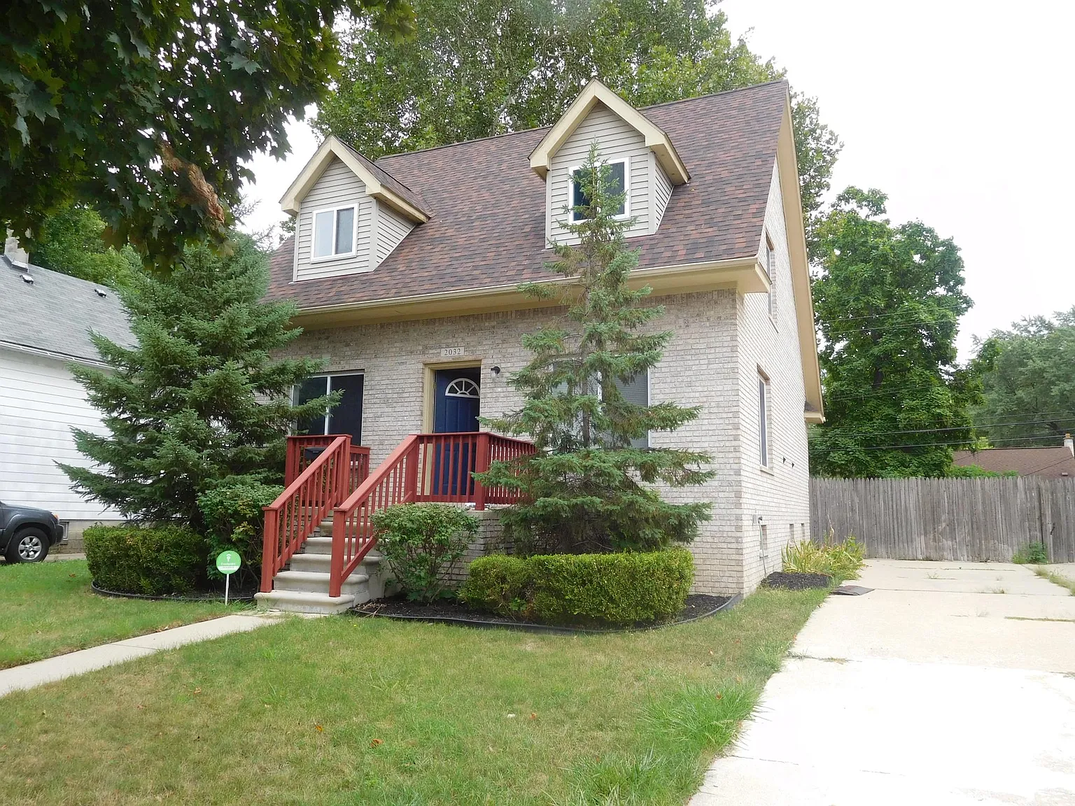 2032 Farrow St photo 1