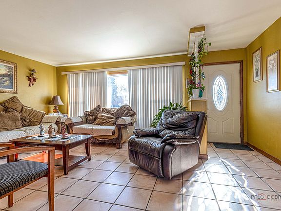 4th image of 908 E Central Rd