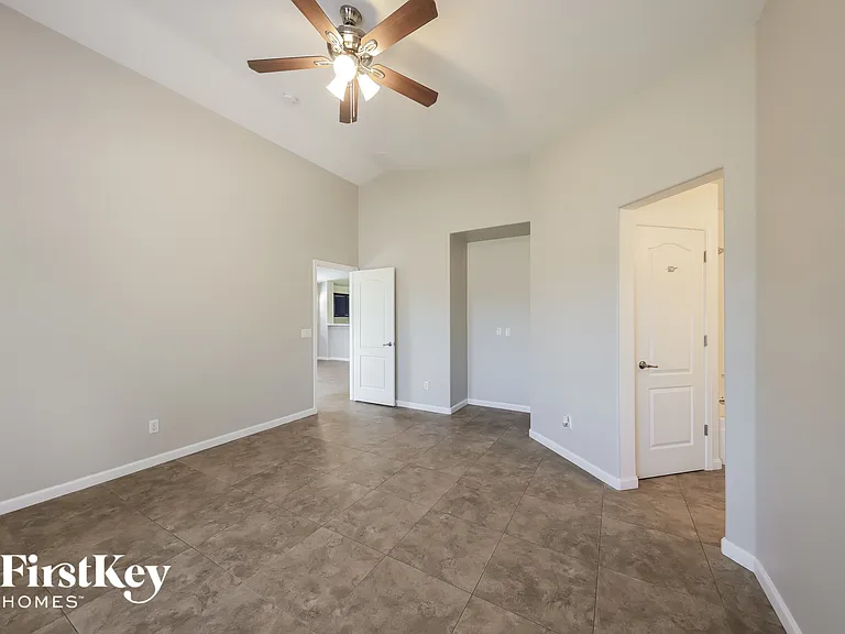 5346 W Jessica Ln — Photo 8