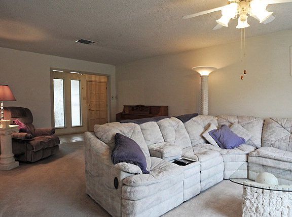 5th image of 217 W Tanglewood Dr