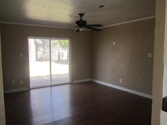 2nd image of 410 Jeanette St