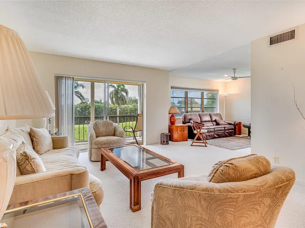 9711 N Hollybrook Lake Drive #301, Pembroke Pines, FL 33025
