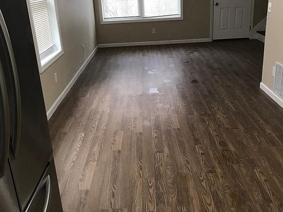 3rd image of 3 Cedar Xing