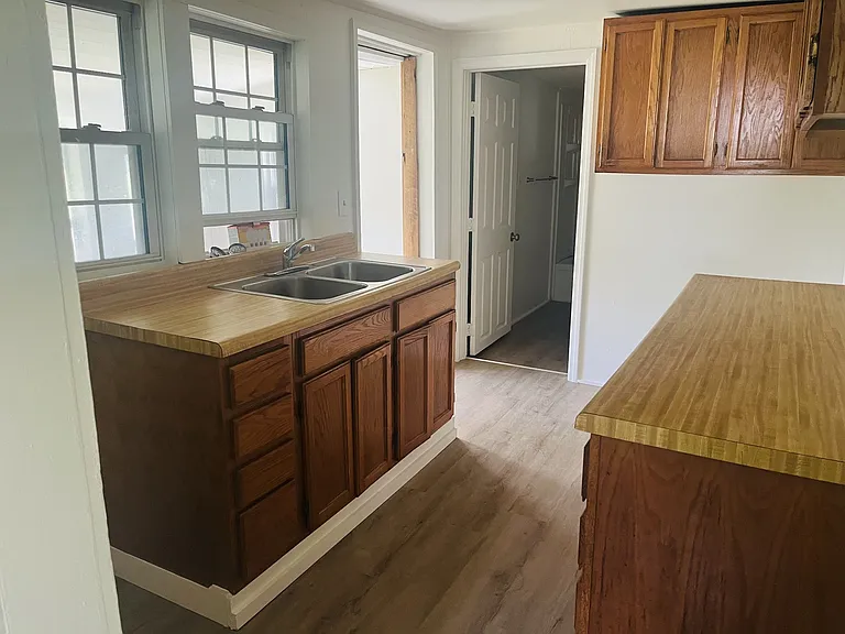 210 Downey St — Photo 3