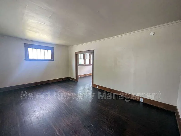 1148 W Packard Ave — Photo 3