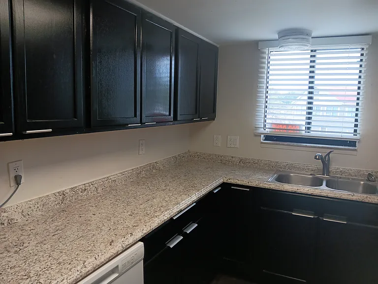 2541 S Myrtle Ave #D — Photo 10
