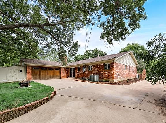3rd image of 616 Donna Ln