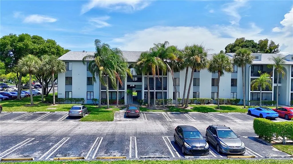 2 bed, 2.0 bath, 1064 sqft, $2,000 — Photo 2