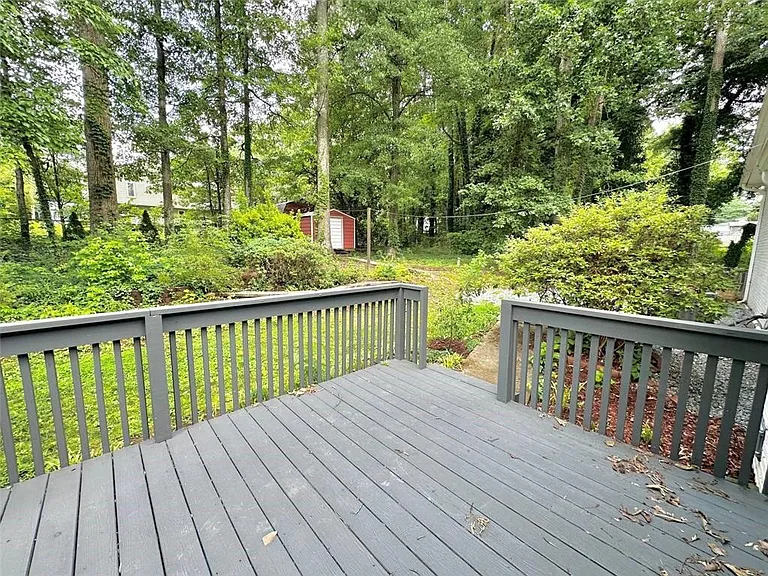210 Suburban Dr NE — Photo 26