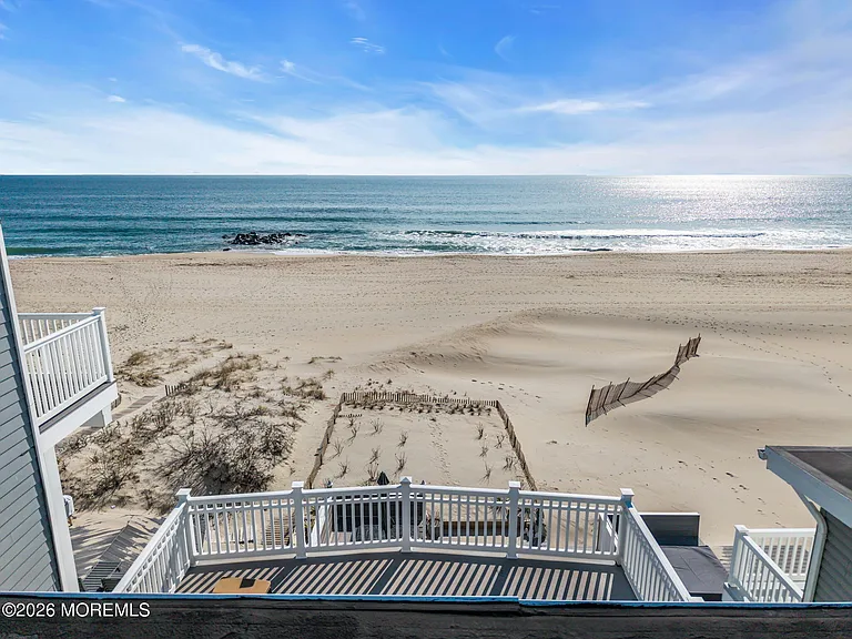 55 Beach Front — Photo 39