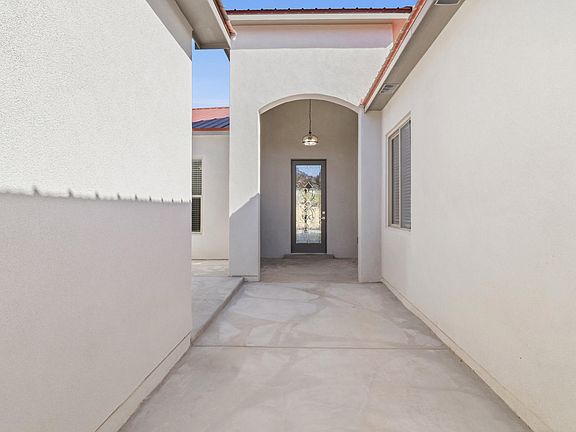 4th image of 413 Holly Ct SE