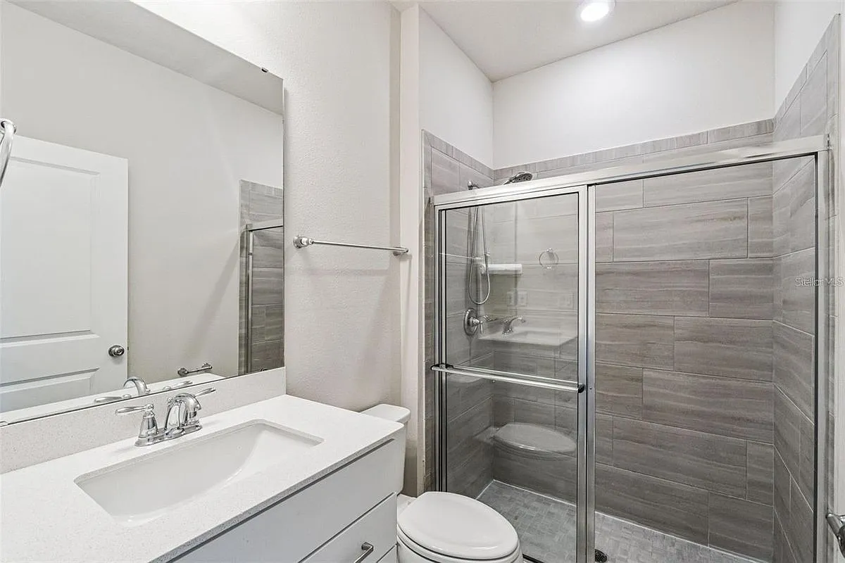 4 bed, 3.0 bath, 1809 sqft, $3,200 — Photo 4