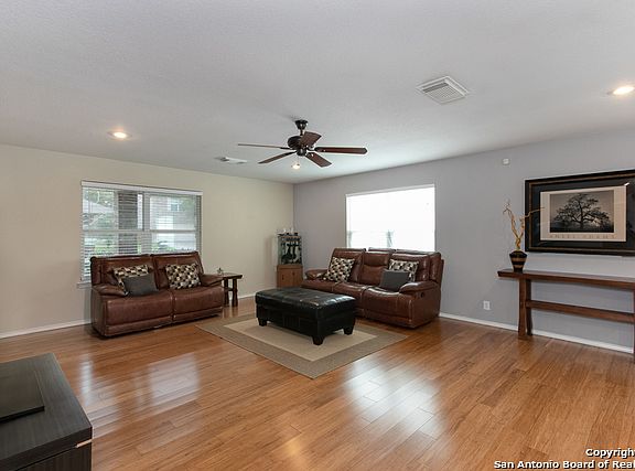 4th image of 927 Saxonhill Dr