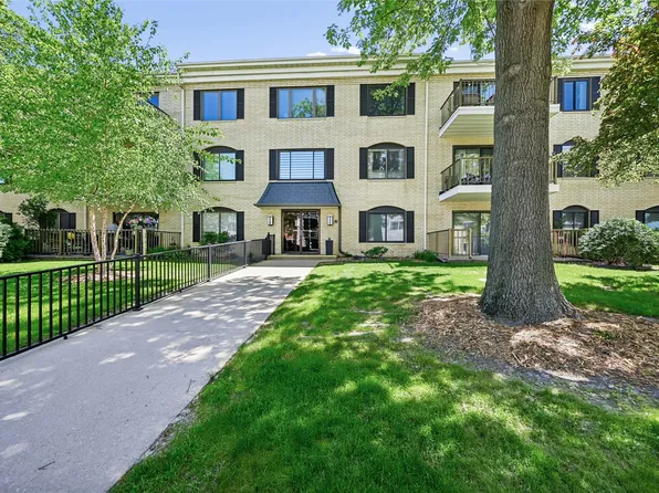 190 Cottage Grove Ave SE APT 208, Cedar Rapids, IA 52403