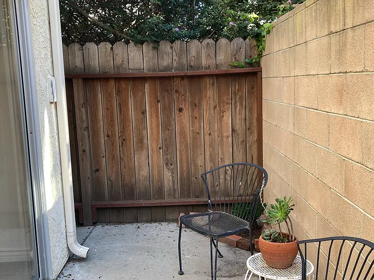 292 Rossmore Dr #B — Photo 11
